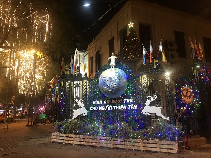 Weihnachtsstimmung in Hanoi - ảnh 3