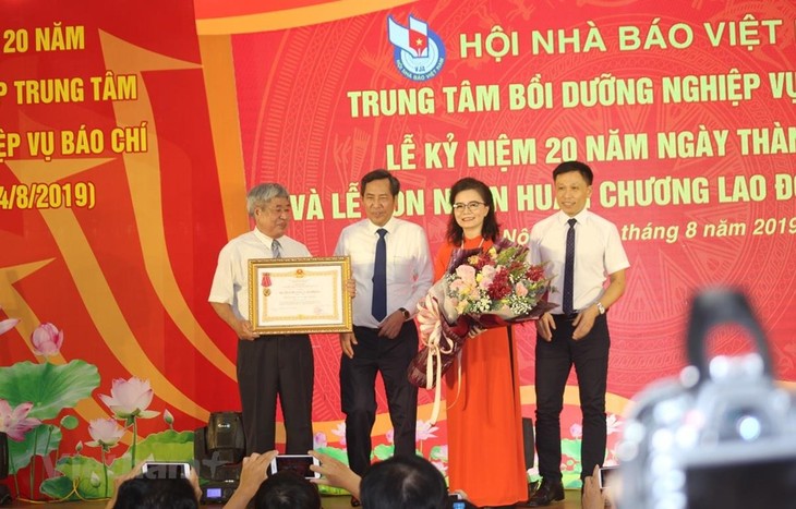 Berufsfähigkeit und -ethos von Journalisten verbessern - ảnh 1