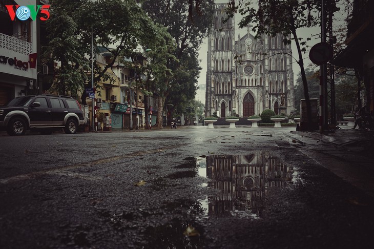 Friedliches Hanoi an den Tagen der sozialen Distanzierung - ảnh 7