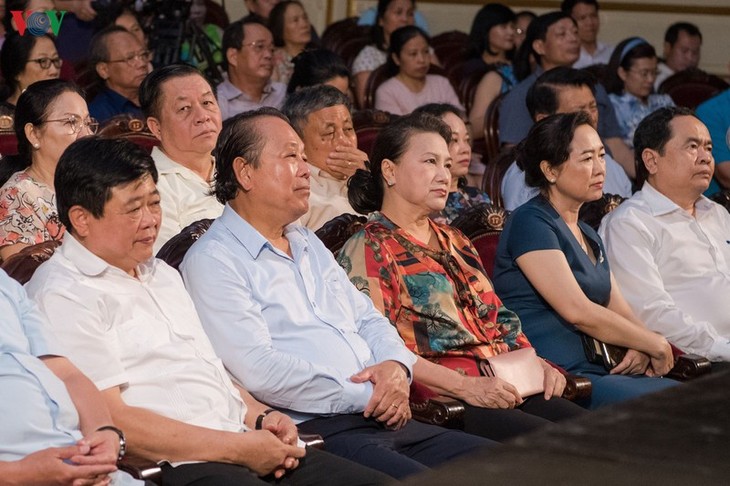 Cai-Luong-Stück „Die Liebesgeschichte Khau Vai“ aufgeführt - ảnh 1