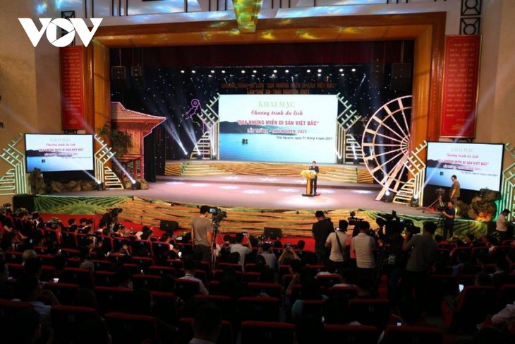 12. Tourismusprogramm „Durch das Erbegebiet Viet Bac“ eröffnet - ảnh 1