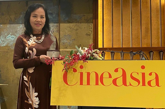 Dr. Ngo Phuong Lan bekommt den Preis „Educator of the Year“ von Film Expo Group - ảnh 1