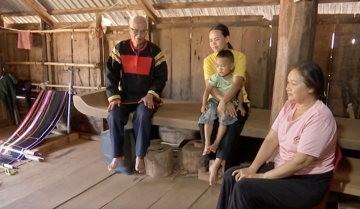 Dorfälteste, angesehene Personen sind Brückenbauer für nationale Solidarität in Dak Lak - ảnh 1