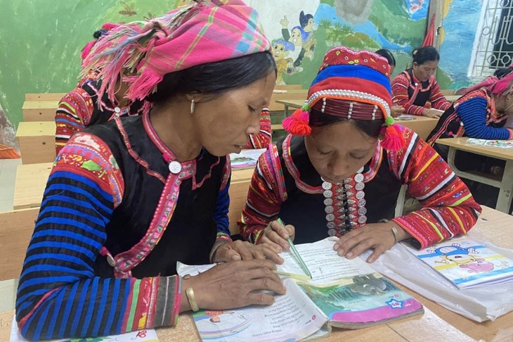 Alphabetisierungskurse in der Grenzgemeinde Can Ho - ảnh 1
