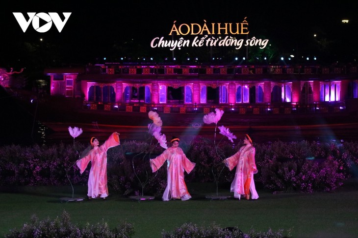 Fest für Aodai-Tracht von Hue 2023 – Erzählung vom Fluss - ảnh 1