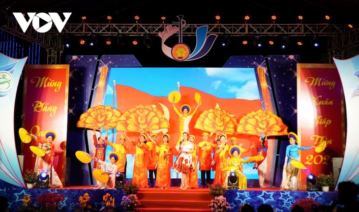 Eröffnung des Festivals für Gesänge, alte Gesänge und Sketche zum Neujahr in Can Th - ảnh 1