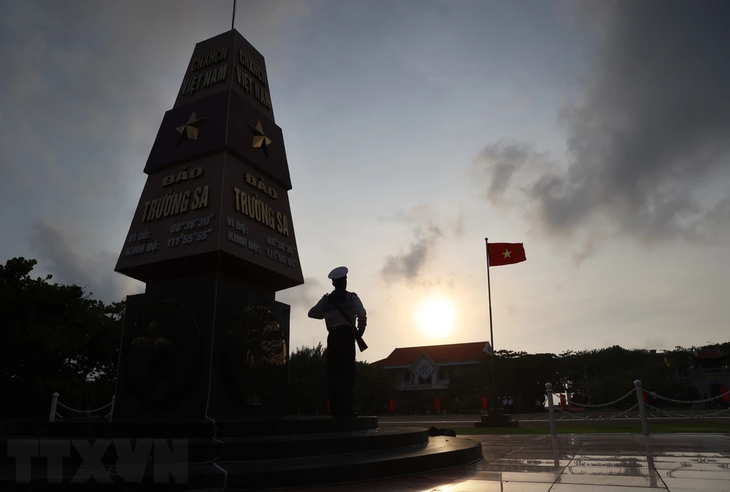 Kunstprogramm „Heilige Inseln Vietnams“ weckt die Verantwortung zum Schutz der Hoheit des Landes - ảnh 1