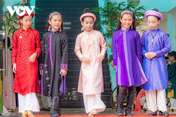 Woche für Ao-Dai-Tracht in der Gemeinschaft in Hue 2024 - ảnh 1