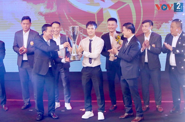 V.League Awards würdigt Fußballklub Nam Dinh - ảnh 1