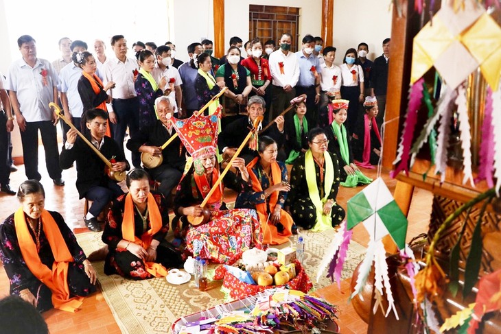 Das Kin Pang Then-Ritual der Weißen Thai im Nordwesten Vietnams - ảnh 1