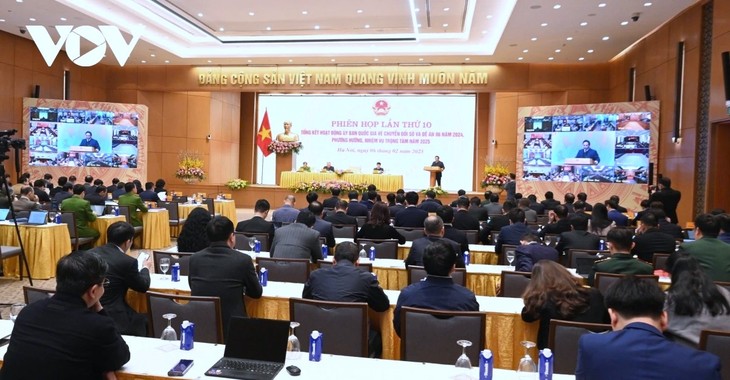 Premierminister Pham Minh Chinh leitet die Bilanzsitzung für nationale digitale Transformation 2024 - ảnh 1