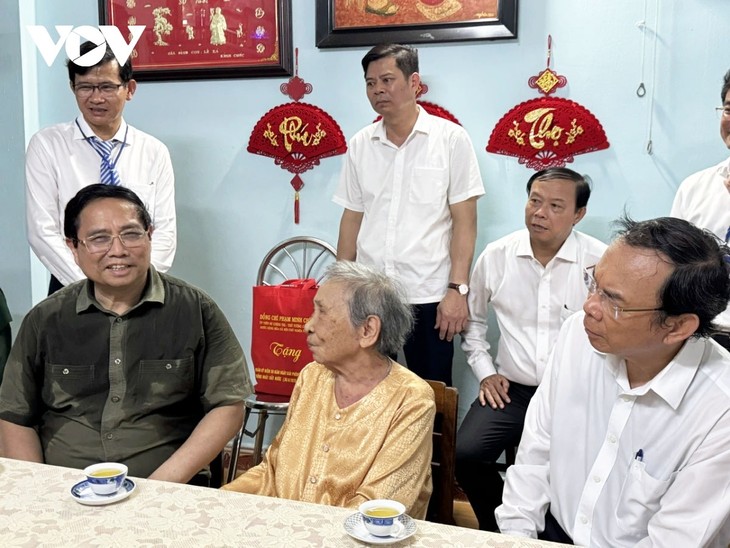 Premierminister Pham Minh Chinh ehrt gefallene Heldinnen und Soldaten auf Con Dao - ảnh 2