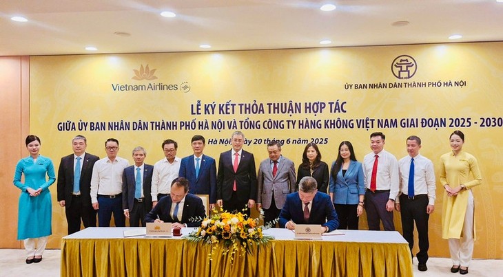 Hanoi und Vietnam Airlines intensivieren Zusammenarbeit zur Förderung des Tourismus - ảnh 1