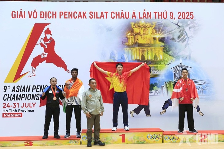 Vietnam führt die Asienmeisterschaft im Pencak Silat 2025 an  - ảnh 1