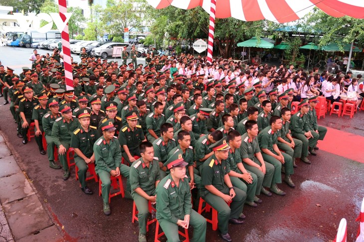 Eröffnung der Ausstellung „Augustrevolution – Historischer Meilenstein“ - ảnh 1