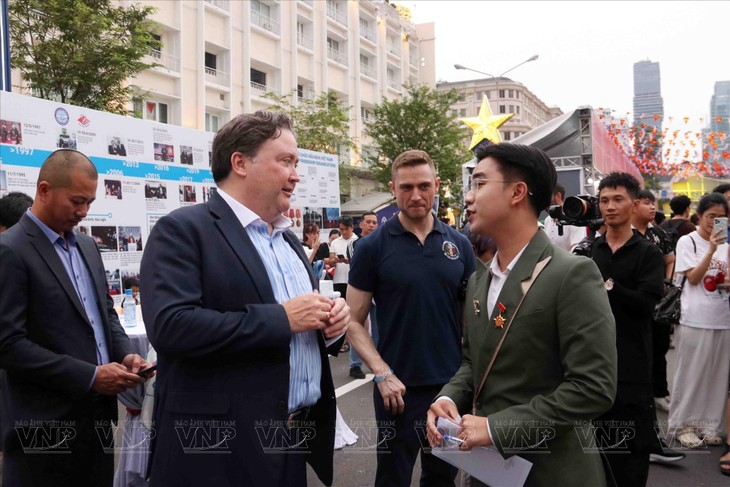 Eröffnung des Vietnam-USA-Freundschaftsfestivals - ảnh 1