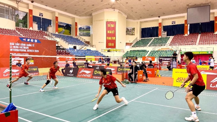 300 Spieler beim internationalen Badmintonturnier in Ninh Binh - ảnh 1
