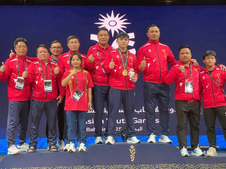 Gewichtheber Nguyen Thanh Duy gewinnt Goldmedaille bei den asiatischen Jugendspielen 2025 - ảnh 1