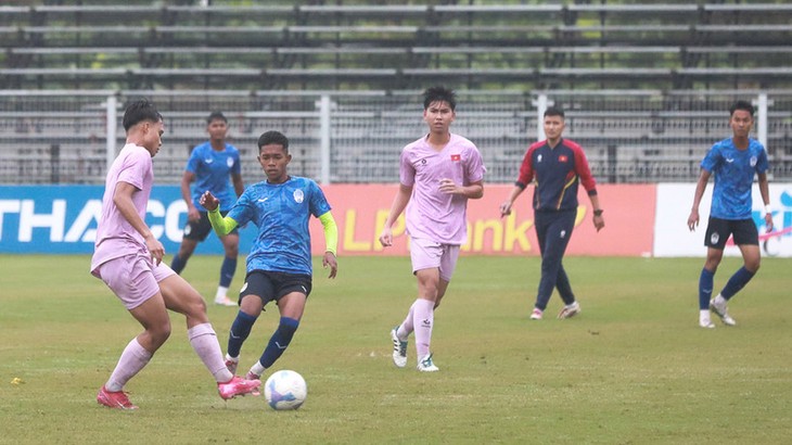 U17 Vietnam besiegt Kambodscha deutlich im internationalen Freundschaftsspiel - ảnh 1