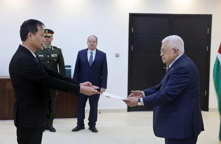 Botschafter Nguyen Nam Duong überreicht Beglaubigungsschreiben an den Präsidenten Palästinas - ảnh 1