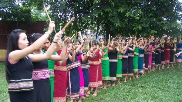 Pembukaan Festival lagu-lagu rakyat Vietnam daerah Tay Nguyen  - ảnh 1