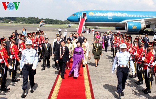 Presiden Vietnam, Truong Tan Sang tiba di Jakarta, memulai kunjungan kenegaraan di Indonesia - ảnh 1