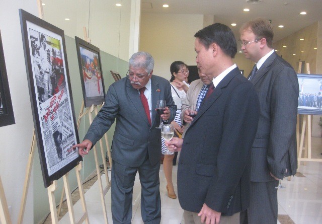 Pameran foto “Vietnam-Venezuela: bersaudara untuk selama-lamanya” - ảnh 1