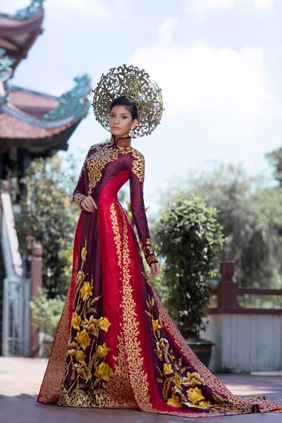 Baju tradisional Vietnam memberikan kesan pada kontes Ratu Universe 2013 - ảnh 1