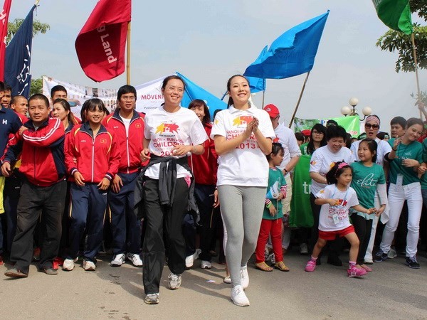 Lomba marathon mengumpulkan derma kira-kira VND 1,5 miliar untuk anak-anak  - ảnh 1