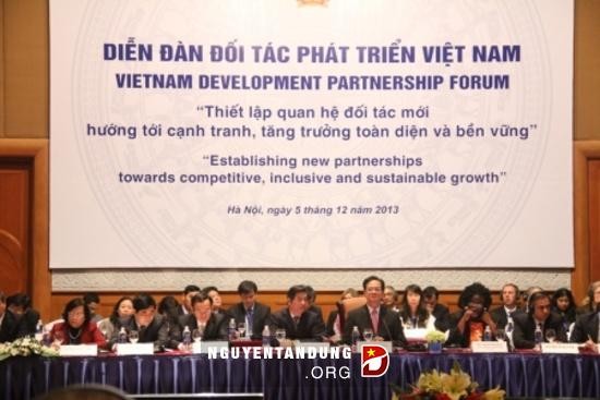 Vietnam menginginkan agar semua mitra kerjasama terus memberikan bantuan untuk berkembang secara cepat dan berkesinambungan - ảnh 1