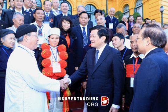 Presiden Vietnam, Truong Tan Sang mengadakan pertemuan dengan wakil keluarga-keluarga berbudaya yang tipikal - ảnh 1