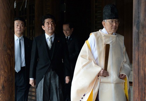 Opini umum di sekitar kunjungan PM Jepang di kuil Yasukuni - ảnh 1