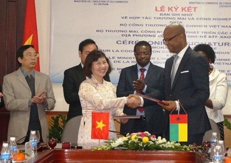 Vietnam dan Guinee Bissau menggalang kerjasama perdagangan dan industri - ảnh 1