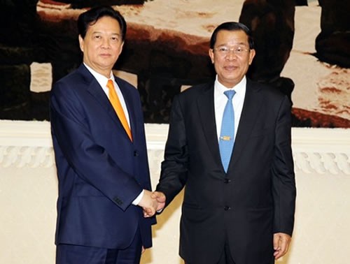 PM Vietnam, Nguyen Tan Dung melakukan pertemuan dengan PM Kamboja, Hun Sen - ảnh 1