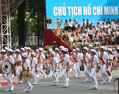 Kira-kira 1000 orang ikut serta pada Hari Pesta Pengurus Barisan Anak Pioner kota Ho Chi Minh tahun 2014 - ảnh 1