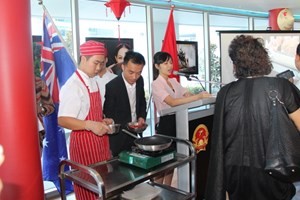 Memperkenalkan budaya kuliner Vietnam di Australia - ảnh 1