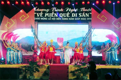  Program kesenian “Berkunjung ke daerah bumi pusaka” menyambut Festival Kuil Hung tahun 2014 - ảnh 1