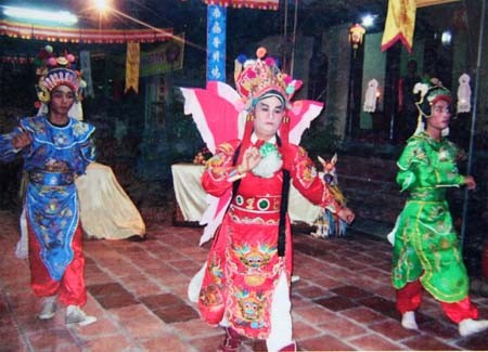 Kelas belajar opera Cheo di tengah-tengah ibukota Hanoi - ảnh 1