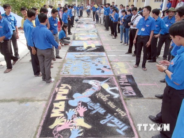 Acara pemberangkatan pasukan untuk sosialisasi pencegahan dan pemberantasan narkotika tahun 2014 - ảnh 1