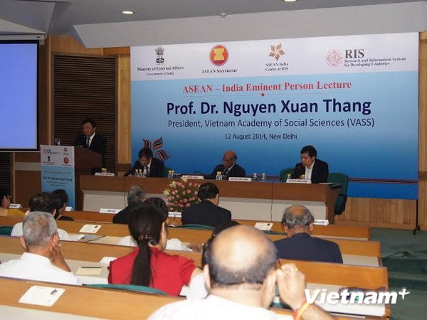 Wakil Vietnam mempresentasikan tentang tertib ekonomi Asia di India - ảnh 1