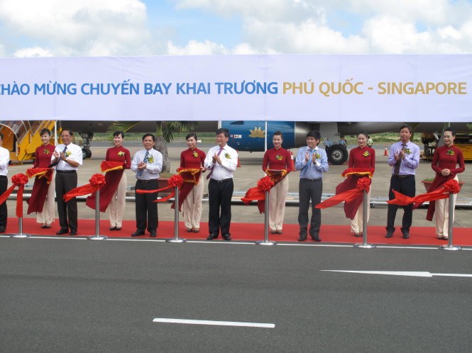 Membuka jalur penerbangan Phu Quoc-Singapura - ảnh 1