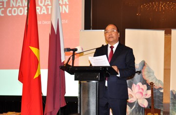 Deputi PM Nguyen Xuan Phuc menghadiri Forum kerjasama ekonomi Vietnam-Qatar dan Hari-hari Vietnam di Qatar tahun 2014 - ảnh 1