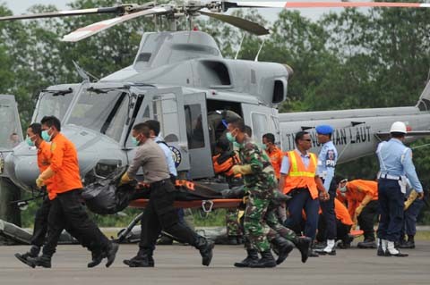 Badan Meteorologi Indonesia: Pesawat terbang AirAsia mengalami kecelakaan karena cuaca buruk - ảnh 1