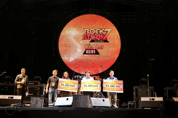 Program “RockStorm” di kota Can Tho memberikan VND 283 juta kepada dana amal - ảnh 1