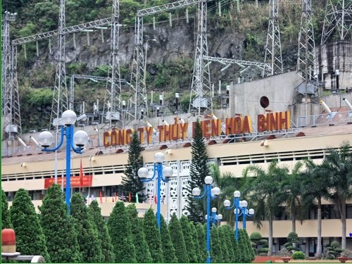 Pabrik hydro listrik Hoa Binh menargetkan akan mencapai 10 miliar Kwh listrik pada tahun 2015 - ảnh 1