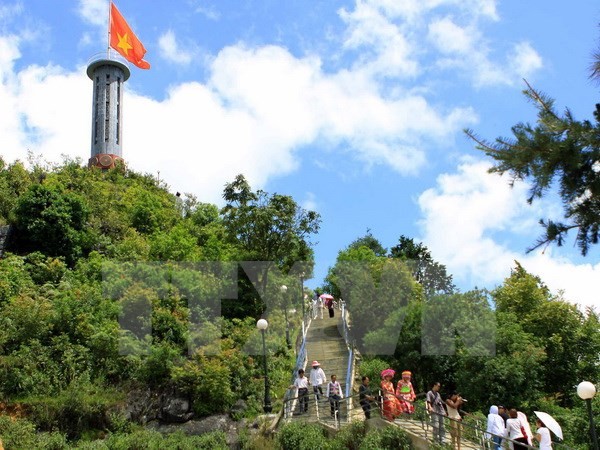 Temu pergaulan kesenian “Api Remaja” di Tiang bendera nasional Lung Cu - ảnh 1