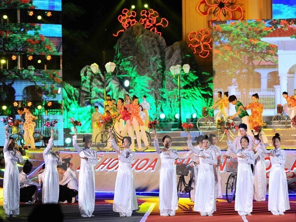 Acara pembukaan Festival ke-4 bunga Flamboyan - ảnh 1