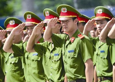 Berlangsung banyak aktivitas memperingati ultah ke-70 Hari Tradisi Keamanan Publik Rakyat Vietnam - ảnh 1