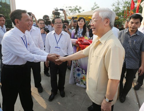 Sekjen KS PKV, Nguyen Phu Trong mengunjungi kecamatan Duc Hoa Dong, provinsi Long An - ảnh 1