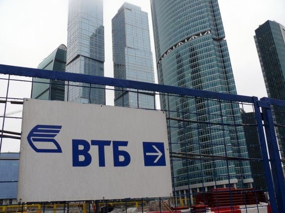 VTB (Rusia) menandatangani permufakatan kerjasama dengan Dana SCIC (Vietnam) - ảnh 1